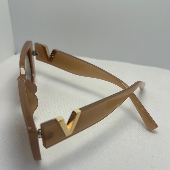 Chic Retro Rectangle Sunglasses - Light Brown with Gold V   UV 400 protection main image 14